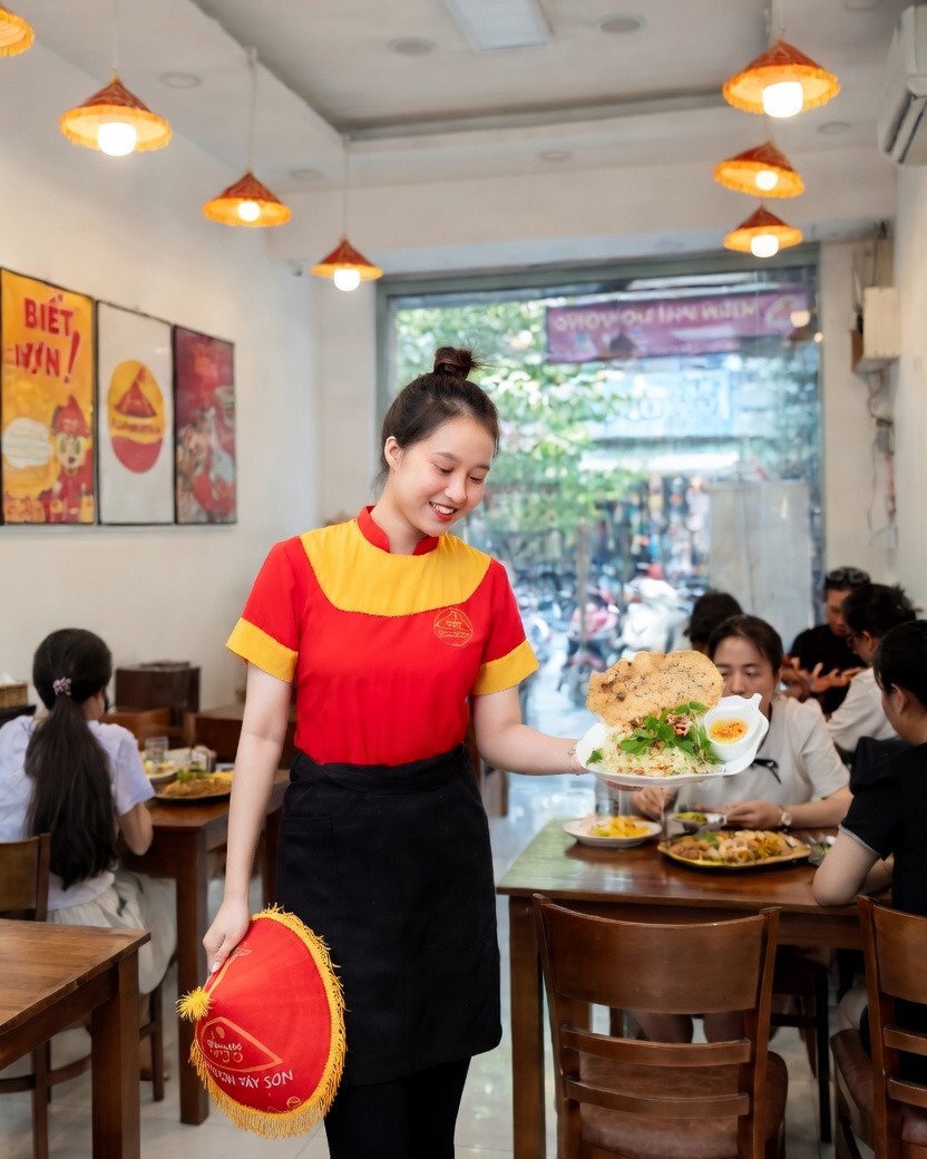 ĐẾN QUẬN 1 ĂN GÌ? GHÉ NGAY BÁNH CUỐN TÂY SƠN QUẬN 1 – NƠI HƯƠNG VỊ RẤT KHÁC CỦA THÀNH PHỐ