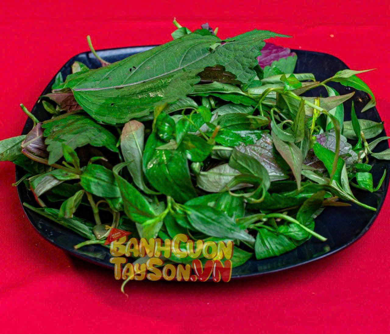RAU THƠM TRONG BÁNH CUỐN TÂY SƠN – BÍ QUYẾT TẠO NÊN HƯƠNG VỊ KHÓ QUÊN