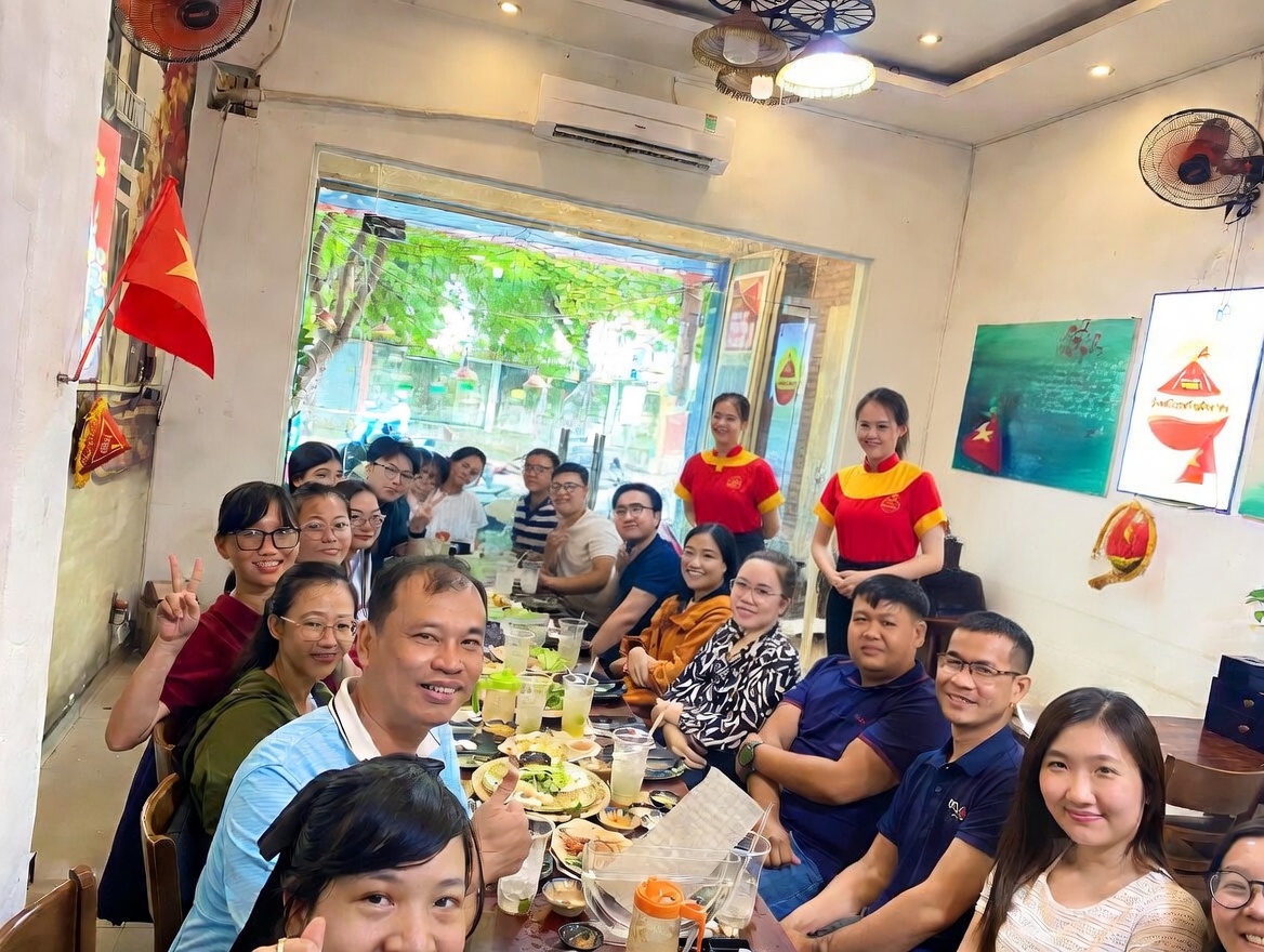 CUỐI NĂM TẤT NIÊN CHIÊU ĐÃI CÔNG TY