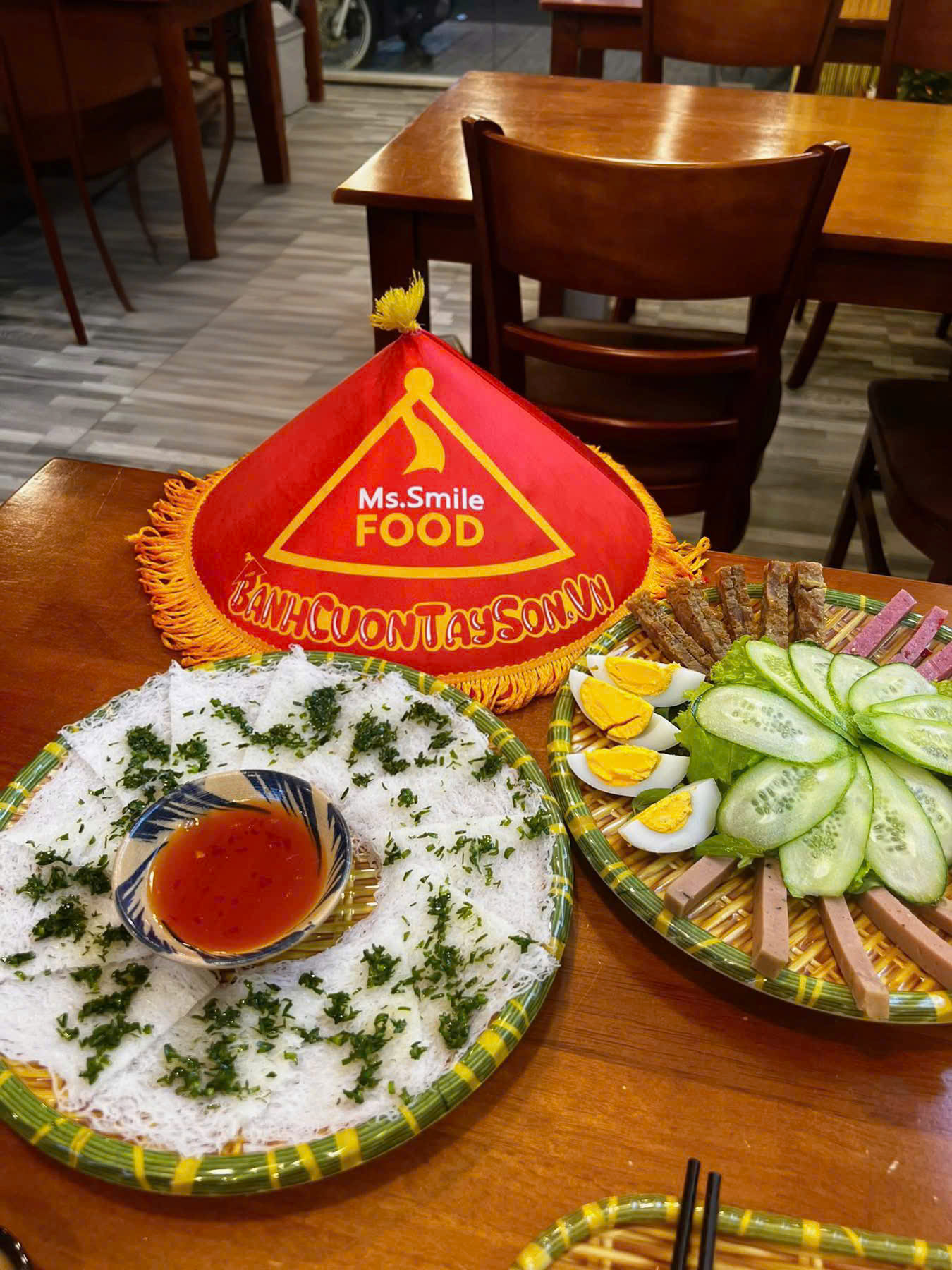 COMBO MẸT LỤI HEO TỰ CUỐN – BÁNH HỎI LÁ HẸ: CHUẨN VỊ BÌNH ĐỊNH, ĂN LÀ GHIỀN