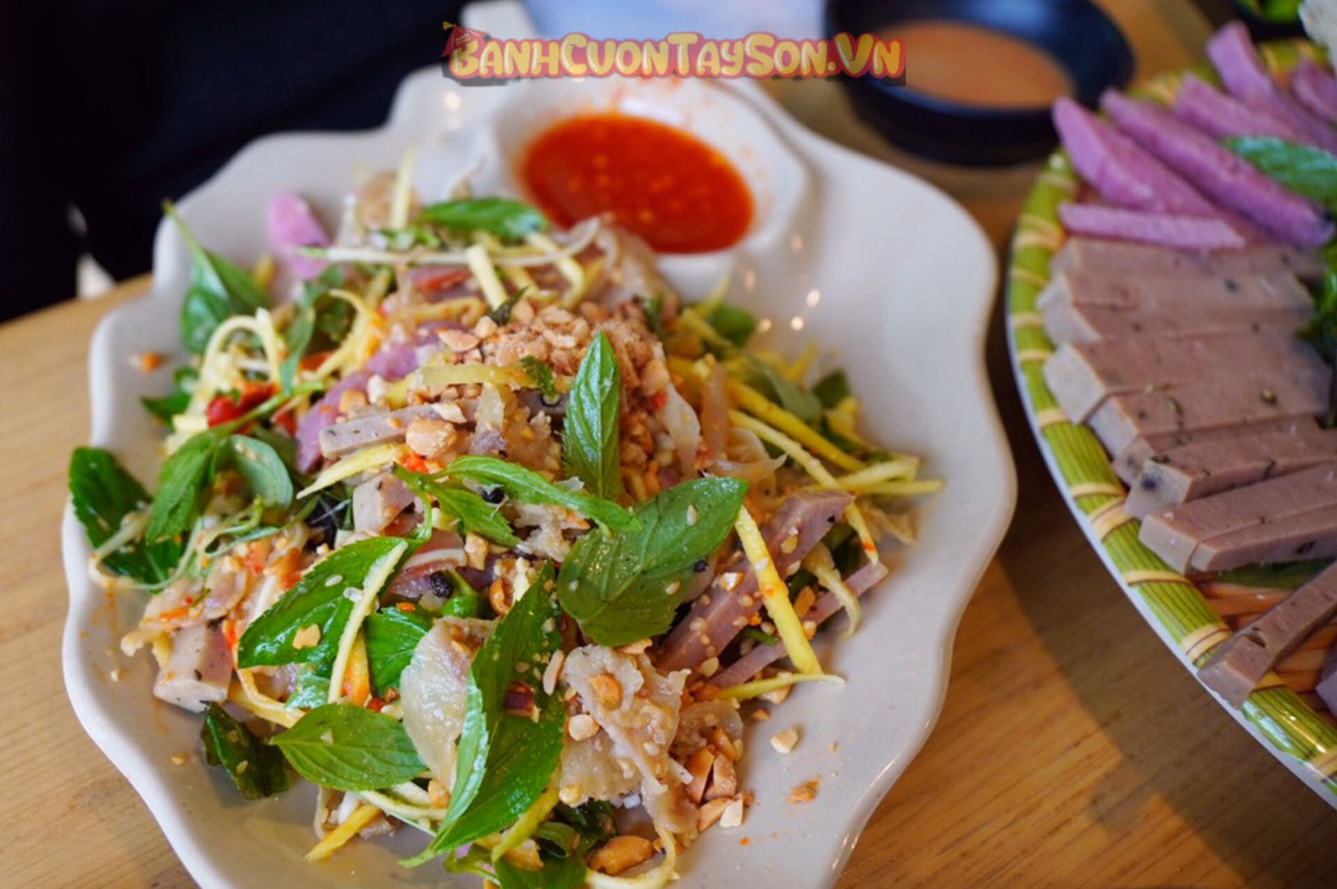 GỎI TRÉ TRỘN XOÀI NEM CHẢ MÓN NGON TẠI NHA TRANG